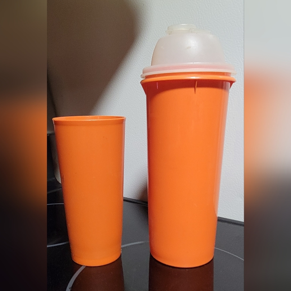 Vintage O range Tupperware  Tumbler and Pitcher Set